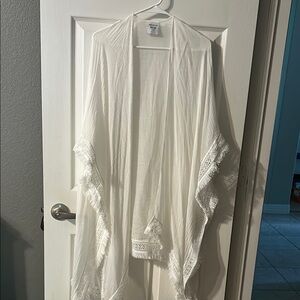Anna & Ava White Women's Lace Trim Robe